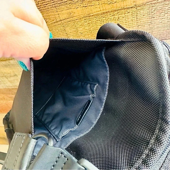 Tumi Alpha 2 FXT Black Organizer Travel Tote Shoulder Crossbody Bag - Picture 15 of 16